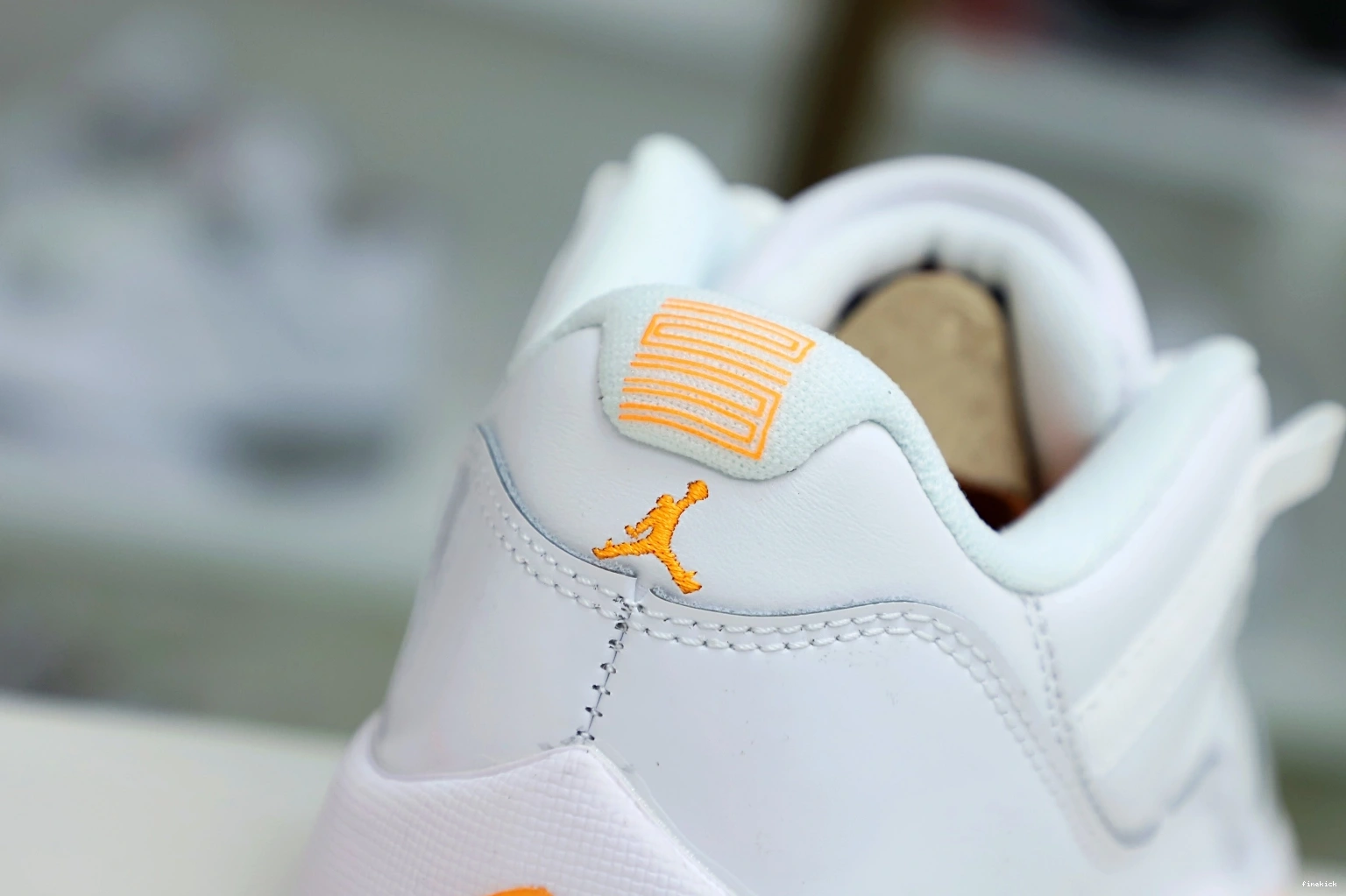 'BRIGHT CITRUS' AIR WMNS 11 RETRO JORDAN LOW 0905